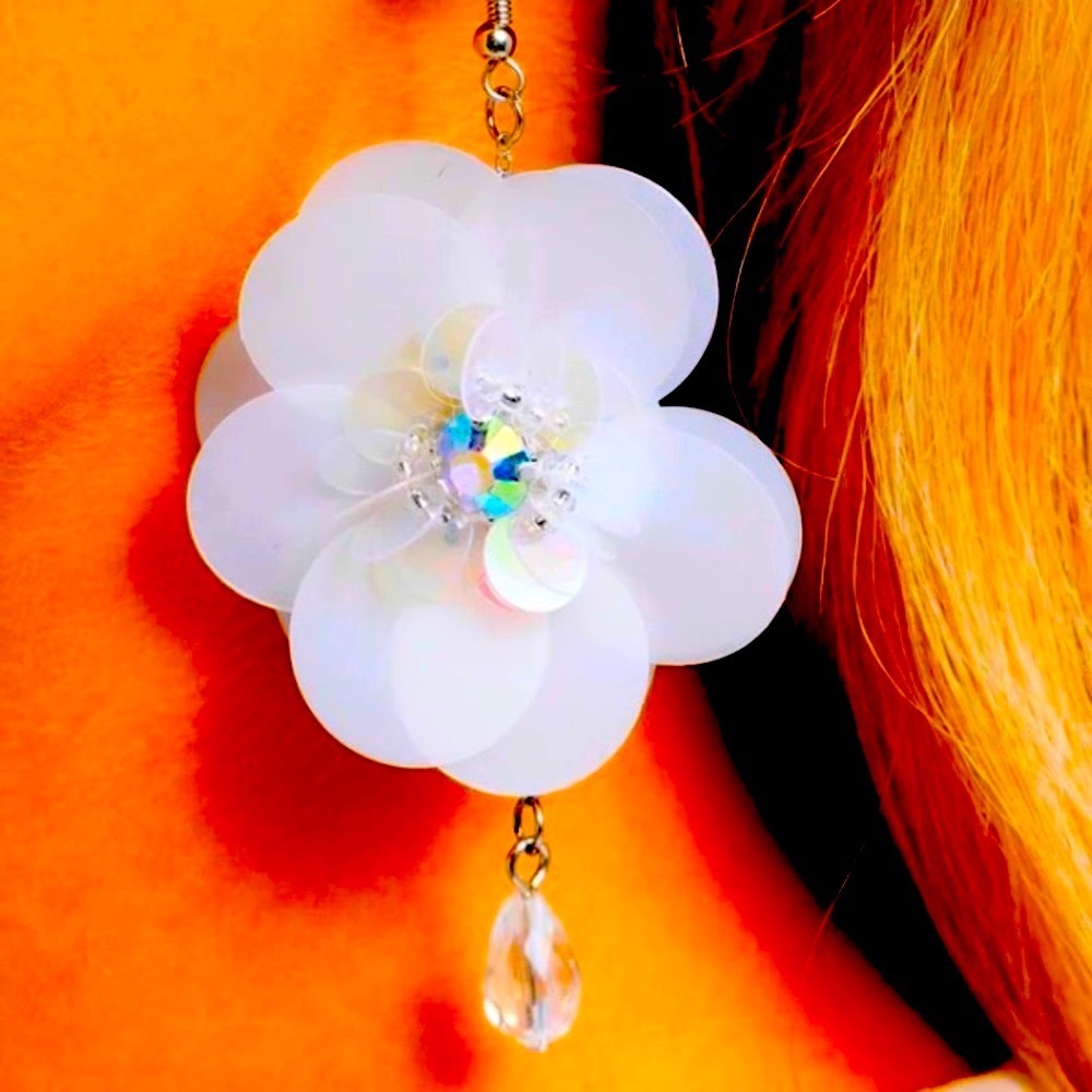 ⚪️🌸⚪️ “OVERSIZED OPULENCE” ELEGANT WHITE FLORAL DROP EARRINGS ~ PAPARAZZI❗️⚪️🌸⚪️